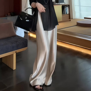 Леггинсы осень для отдыха, leggings, тренд сезона, яркий запоминающийся стиль, высокая талия, свободный прямой покрой