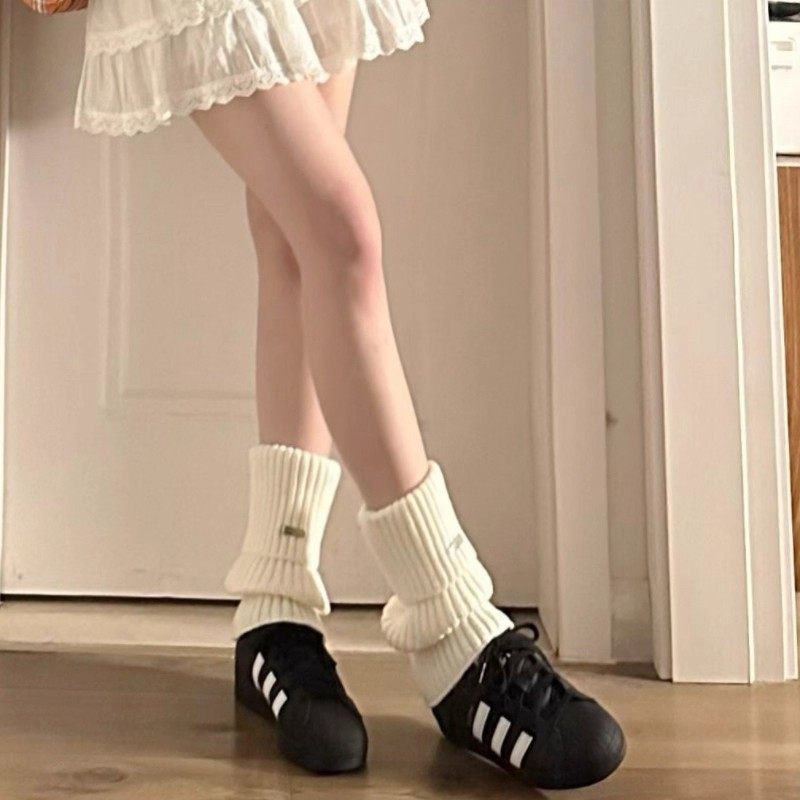 メタルラベルのゆったりとしたニットのスラウチソックス、秋冬用の暖かい靴カバー、女性用春夏Y2Kセクシーミッドカーフソックス