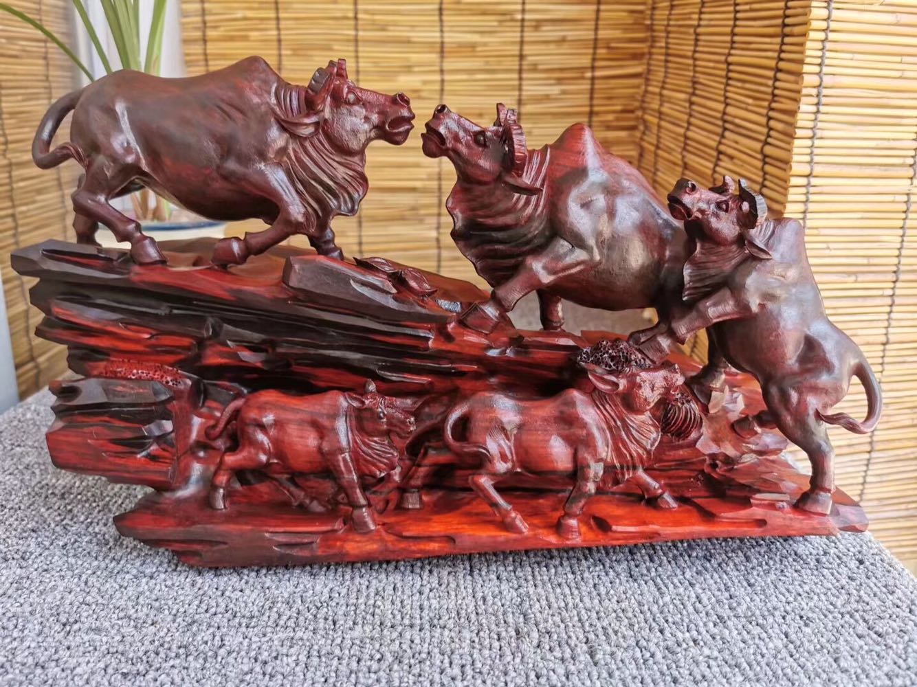 Natural leaflet red sandalwood five cattle figure