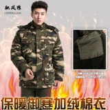 Дорожное демисезонное камуфляжное зеленое пальто подходит для мужчин и женщин