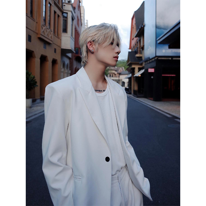 British Style Men's White Padded Shoulder Blazer, Men's Spring and Autumn High-End Stylish Silhouette with Peaked Lapel Suit, Trendy