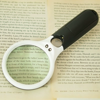 Черно -белый с огнями