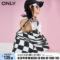 ONLY2022 winter new fashion trend large-capacity checkerboard personality handbag female) 122185002