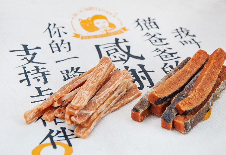 Mèo cha răng hàm canxi mèo đồ ăn nhẹ mèo ăn cá khô mèo cá khô gà mực lát hương vị cá hồi hạt cuncun cho mèo