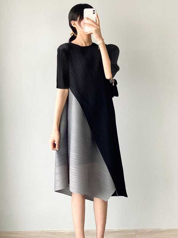 Issey Miyake/Issey Miyake Pleated Color-Blocked Fashionable Mid-Length Loose Slimming A-Line Skirt Dress for Women