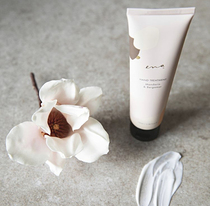 * SMALL FOREST * SPOT AUSTRALIAN ENA NATURAL PLANT ESSENTIAL OIL NOURISHING AND MOISTURIZING CREAM TEXTURE REPAIR HAND CREAM