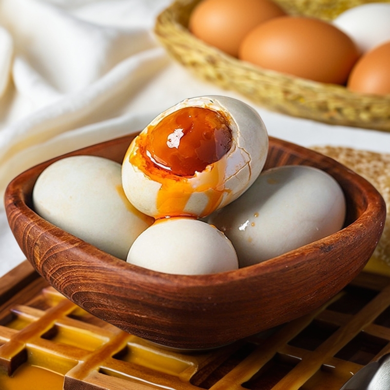 红心鸭蛋：自然馈赠的美味，让你爱上早餐的新鲜选择！