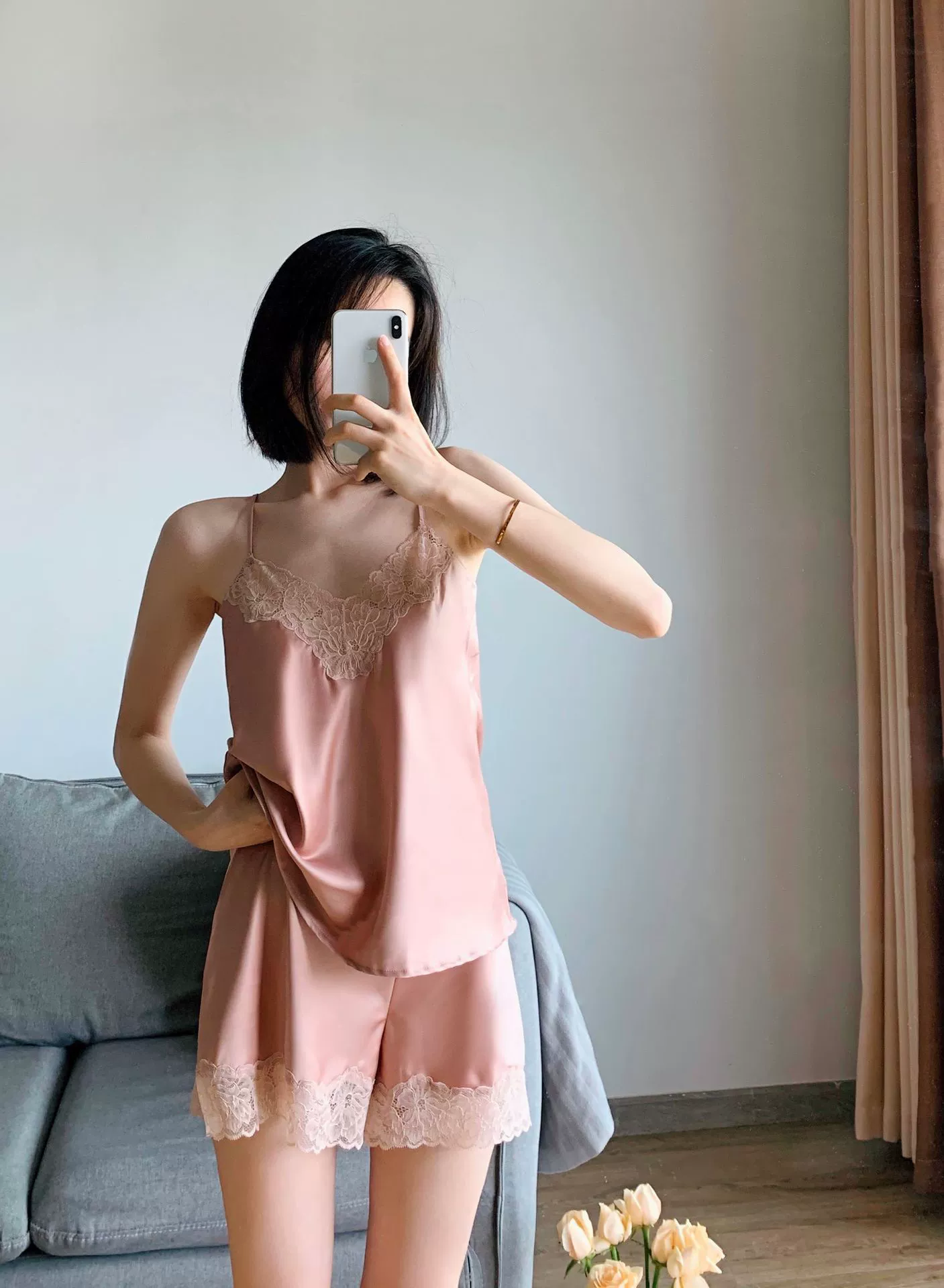 Satin sang trọng và thanh lịch trang trí ren trang phục nữ quần đùi phù hợp với đồ ngủ pyjama thoải mái và mát mẻ - Cha mẹ và con