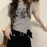 Дизайнерская короткая брендовая футболка, тренд сезона, короткий рукав