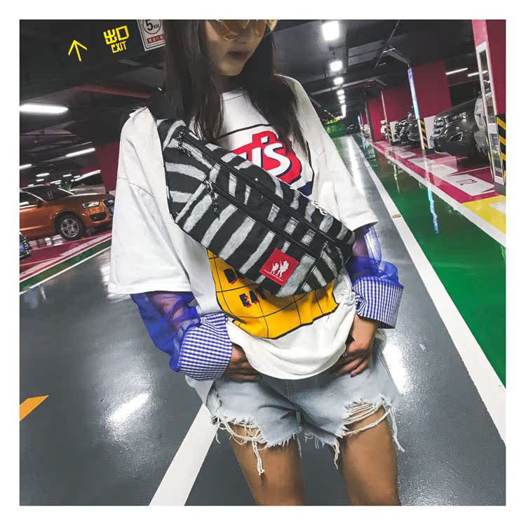 Túi ngực nam phiên bản Hàn Quốc 2018 túi mới nam đa năng đeo vai Messenger túi bf nữ cá tính street hip hop bag - Túi của con người túi charles & keith