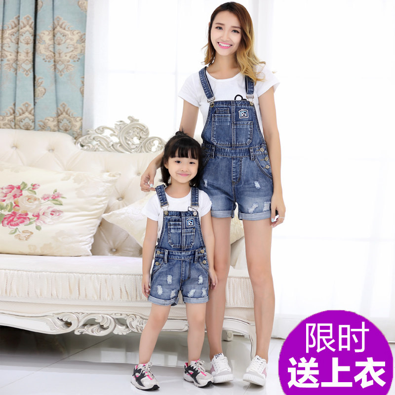 Parent-child summer clothes 2021 new trendy mother and daughter clothes boys and girls denim holding baby bag shorts female Korean version of mother and child