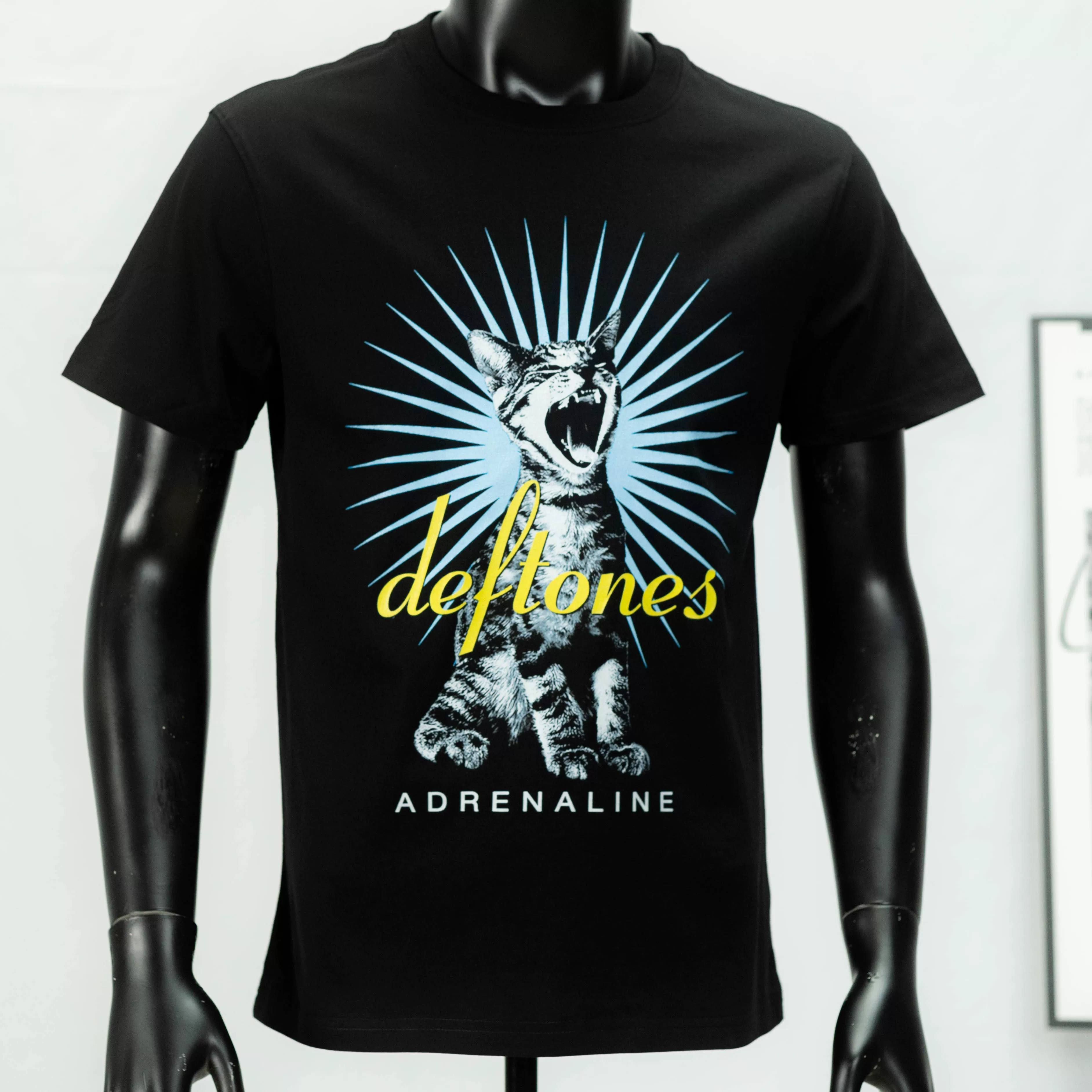 Deftones on on on  ﹀ ...