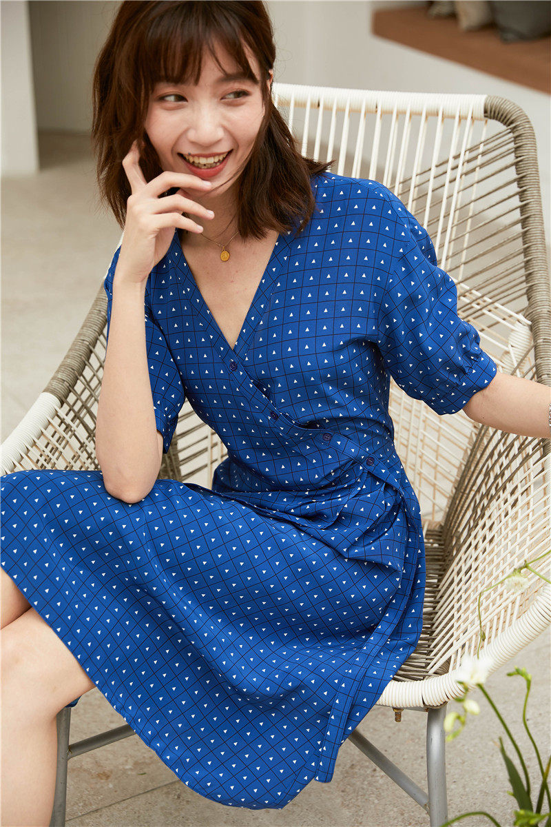 Spot Taimei strongly recommends Thin Lean Flap Button TRIANGULAR PRINTED GENUINE SILK DOUBLE CREPE MA321