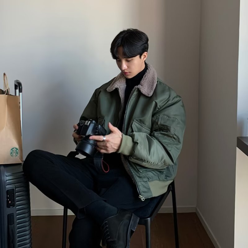 Autumn and Winter Lapel Shearling Collar Bomber Jacket Cotton Coat for Men Korean Style Fashionable Short Fleece-Lined Thick Cotton Coat Jacket Autumn and Winter Lapel Shearling Collar Bomber Jacket Cotton Coat for Men Korean Style Fashionable Short Fleece-Lined Thick Cotton Coat Jacket