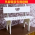 Zakka chụp ảnh tạp hóa vẫn còn sống prop ghế nhựa treo chân búp bê nhỏ đặc biệt trang trí ghế phụ kiện trang trí nhà đẹp Trang trí nội thất