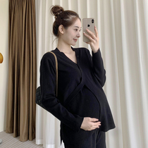 Maternity wear 2022 new spring and autumn fashion suit ins trendy design sense niche personality knitted split top