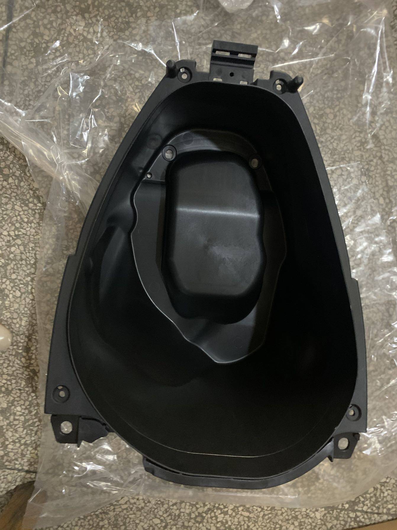 Applicable Suzuki baron USR125T sitting barrel HJ125T-21 seat barrel toilet accommodating box seat cushion box original plant
