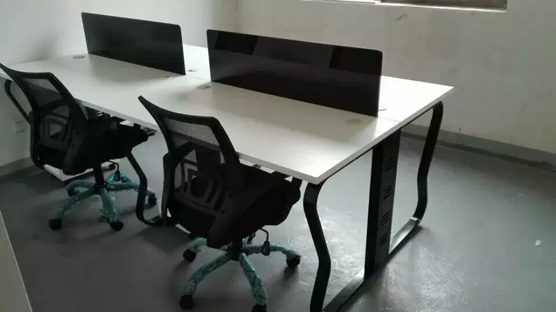 Bàn ghế văn phòng khung thép bàn máy tính bàn màn hình bàn vị trí bàn làm việc 2 4 6 8 người - Nội thất văn phòng