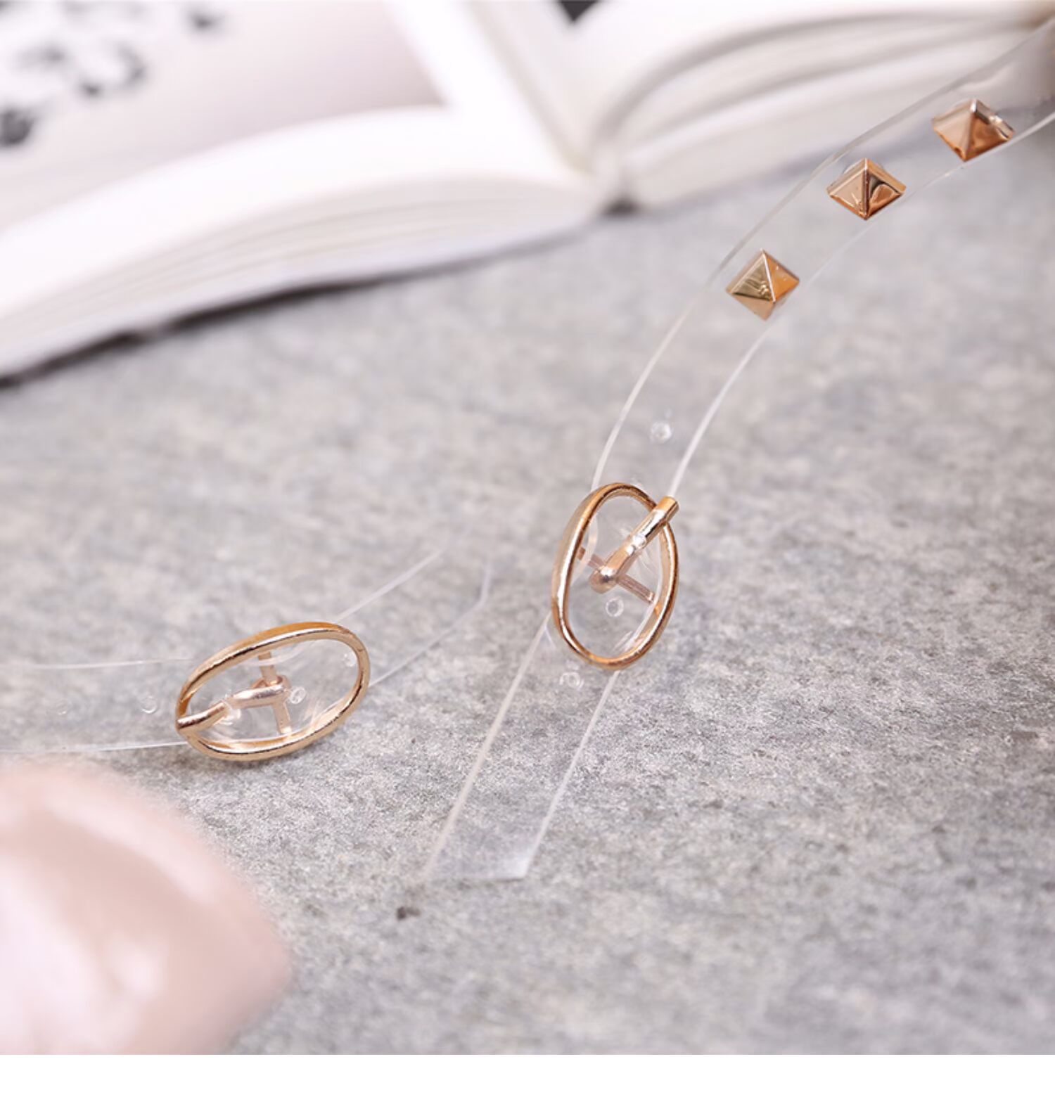 Giày cao gót 2019 phiên bản mới của Hàn Quốc mùa hè đinh tán nhọn dày với giày đơn quai dép nữ cổ tích gió lớn - Sandal giày vento nữ