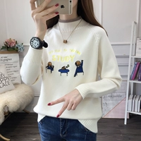 Белые 3 человека изучают свитера (без таблеток)