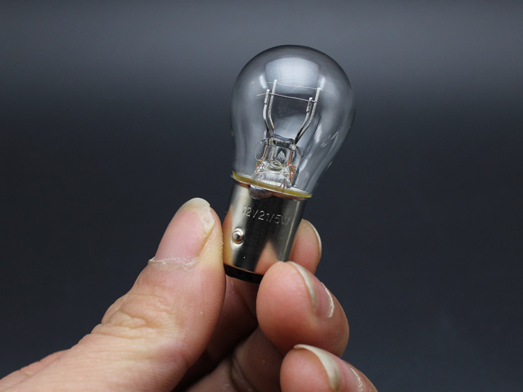 Phanh xe máy Chạy bóng đèn ba bánh cong chùm Xe tay ga 12V Đuôi đèn phanh nhẹ phía sau đèn lái đèn phản quang xe máy