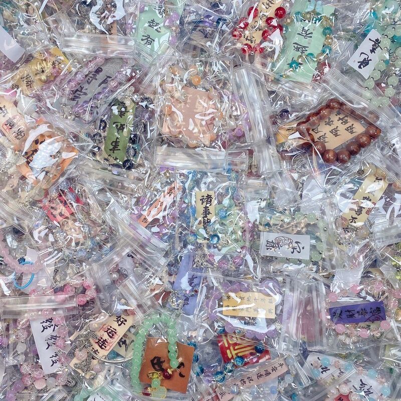 Night Market Stalls Selling High-Quality Bracelets for Students and Girlfriends, Wholesale Premium Pvc Packaged Bracelets