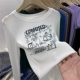 Белые длинные буквы, маленькие свиньи