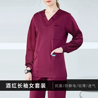 Румяна девушка с длинным рукавом