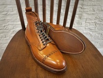  (Spot Special Offer)Alden Whiskey-colored calfskin full carved Jumper Leather Boots Light-colored edges