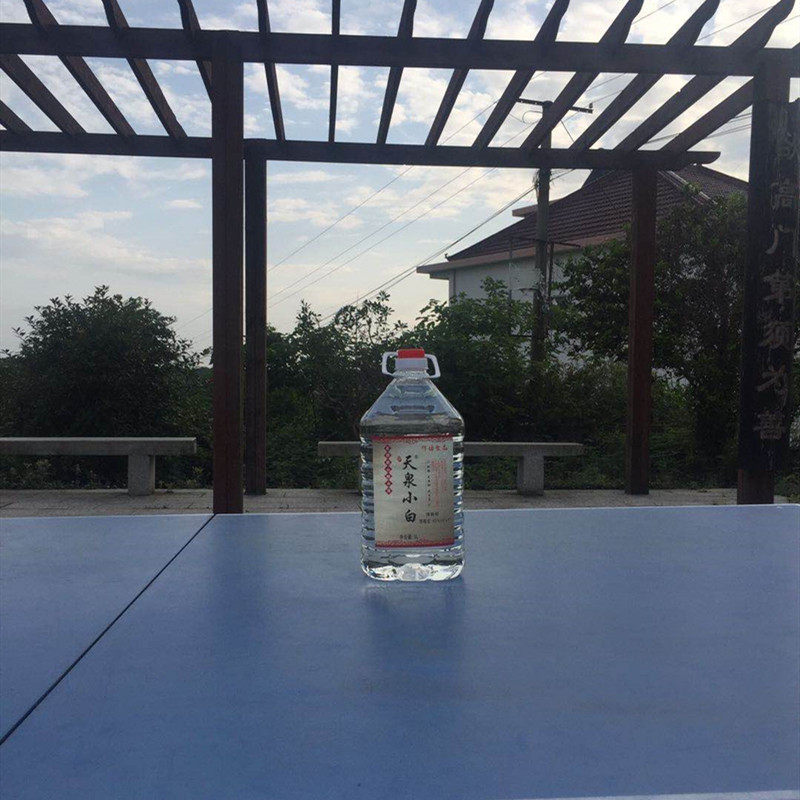 Jiangxi Height glutinous rice farmers self - brewing wine 52 degrees of white wine pure grain bulk wine barrel 5 kg foam powder