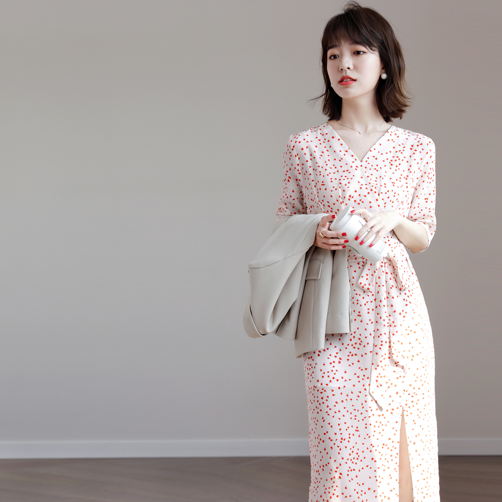 It's so beautiful, Miss Oxygen Slightly Sweet ~ Cherry Print Mid-Length Silk Dress V-Neck Tea Break Skirt