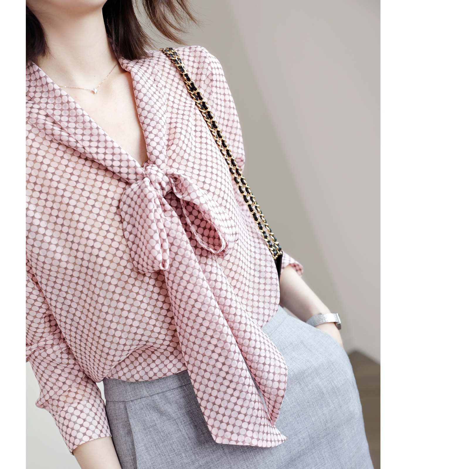 Gentle and temperamental Morandi grayscale powder is so beautiful~ Floating collar, long-sleeved loose polka-dot shirt