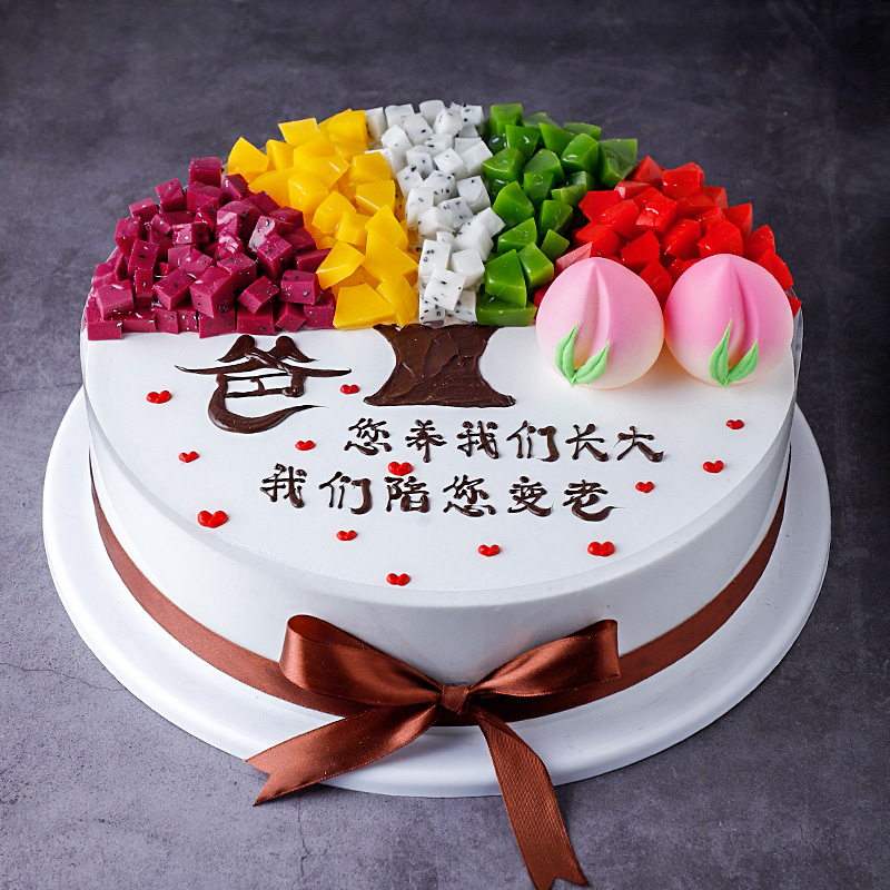 Dad worked hard to simulate the new fake cake sample of the Birthday Fruit Model 2022