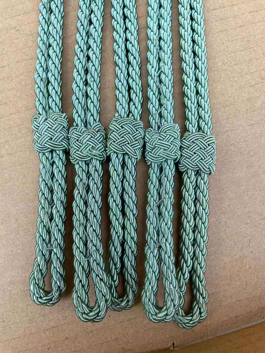 A large cap with a full number of hats.