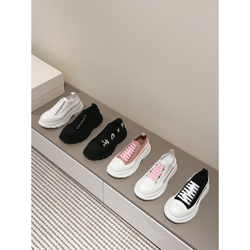 K2 Studio Is Temporarily Off the Shelves! Women's Thick-Soled Canvas Shoes with Height-Increasing Platform, Popular High-Top White Sneakers K2 Studio Is Temporarily Off the Shelves! Women's Thick-Soled Canvas Shoes with Height-Increasing Platform, Popular High-Top White Sneakers