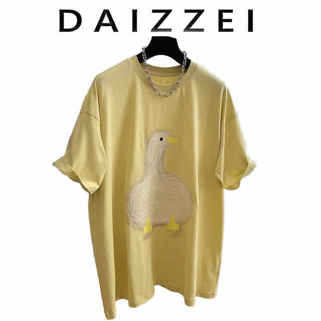 DAIZZEI~ ເສື້ອຍືດແຂນສັ້ນ ເສື້ອຍືດແຂນສັ້ນ ກາຕູນເປັດເປັດ ທີ່ມີຄວາມສູງ ແລະ ໜັກໜ່ວງສຳລັບຜູ້ຍິງໃນລະດູຮ້ອນ ເສື້ອຢືດເຄິ່ງແຂນສຽວ