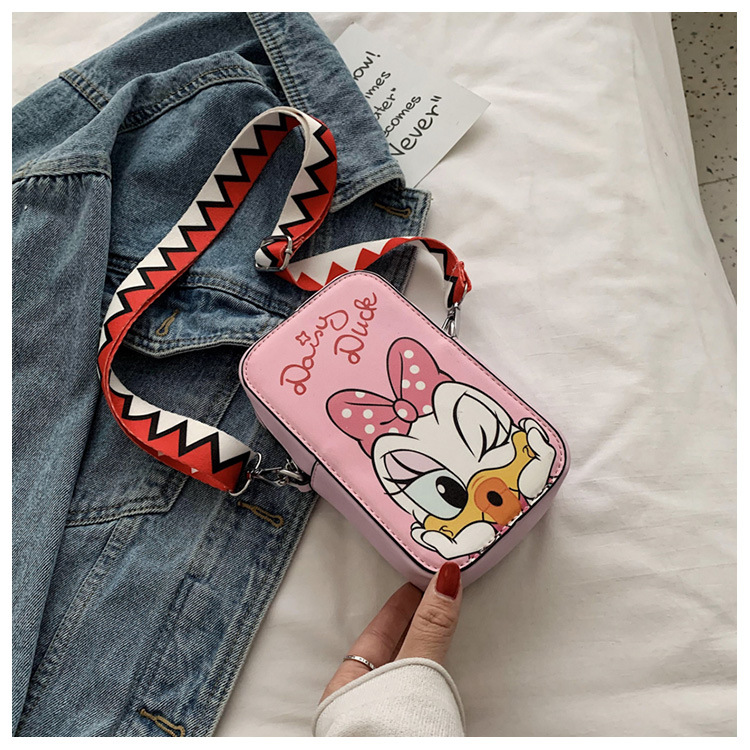 Vertical PinkDonald Duck Inclined shoulder bag lovely Mickey girl Put the phone Small bag Wide shoulder strap Vertical section student Lipstick Small square bag