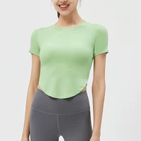 Зеленый топ с чашечками