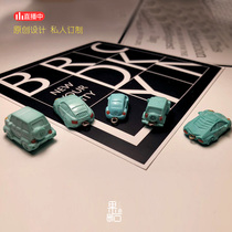 (Fruit Stone produced) Tide play without optimization turquoise precision carving inlaid Nanhong car light 18K gold safety hook