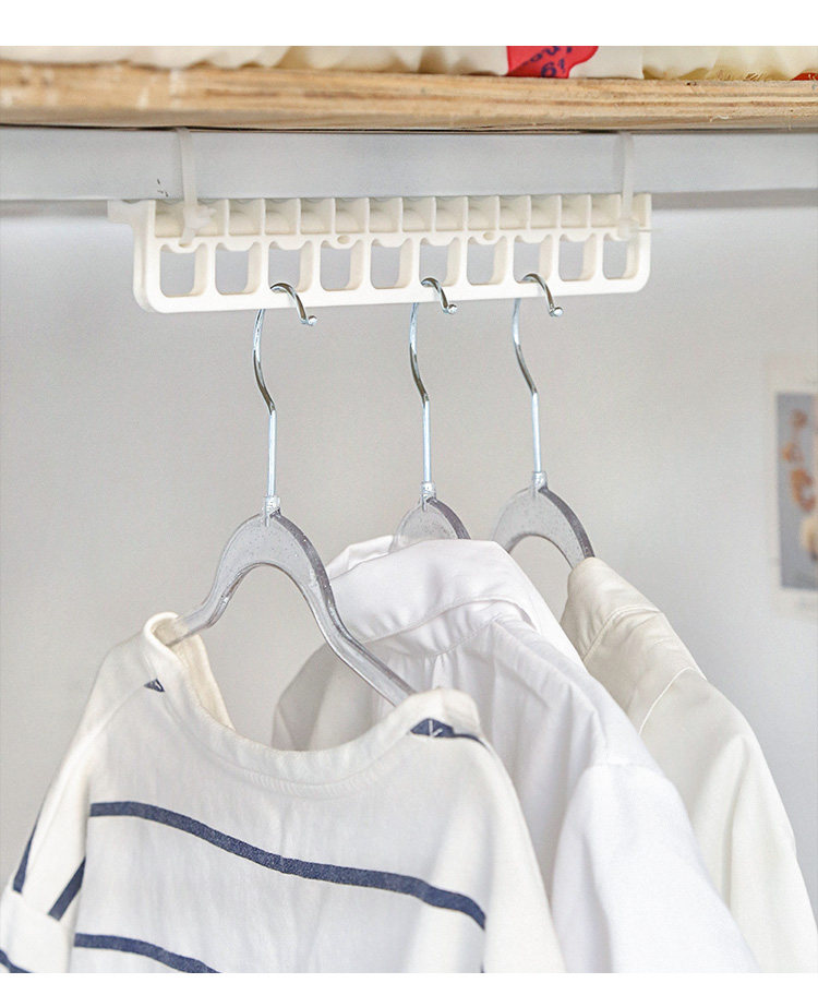 かわいい新作 寮の神器の上に服をかける掛け棚の女性の壁に壁を掛けてハンガーを掛けて壁に掛けて掛けます