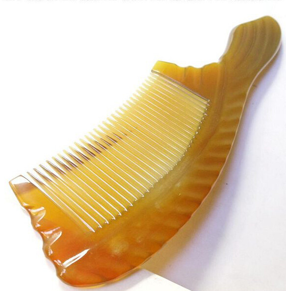 Rare red red red bull, old white water, horn comb, good scalp massage effect, anti-shedding straight hair comb, anti-static
