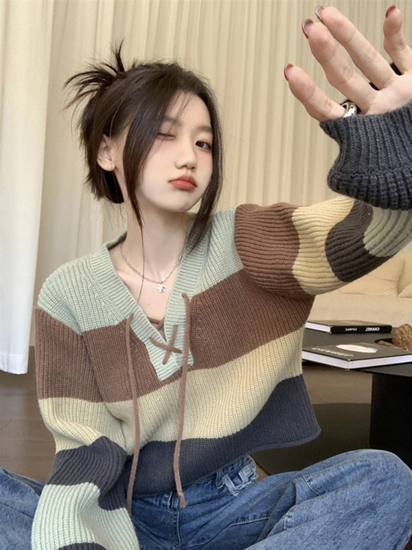 Retro Contrast Stripesd Lace-Up V-Neck Knitted Bottoming Shirt for Women in Autumn and Winter, Slim Fit and Slimming Look Top, Short Sweater for Inner Wear