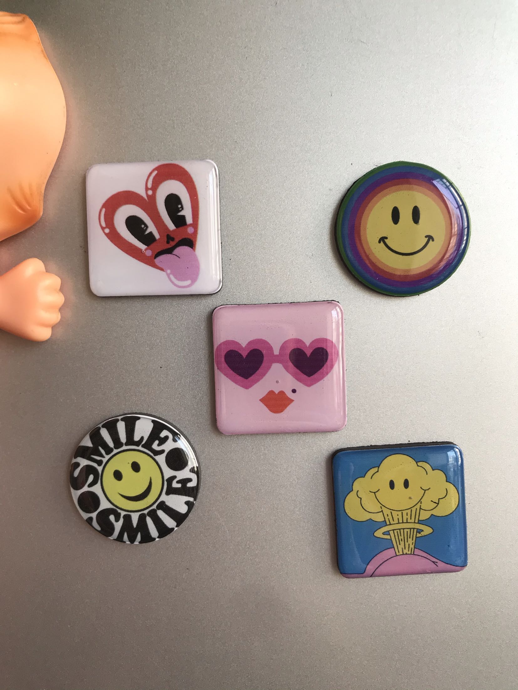 Export Japan Order a cute smiley face fridge with a set