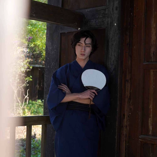 Японский темно-синий классический банный халат, стиль