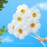 Алюминиевый латексный воздушный шар на открытом воздухе на открытом воздухе.