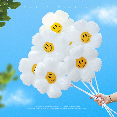 Алюминиевый латексный воздушный шар на открытом воздухе на открытом воздухе.