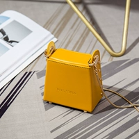 Рыжая маленькая цепь из жемчуга