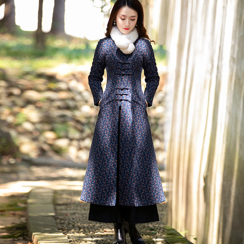 The winter wears the qipao, the women's winter dress, thickened Chinese windy and windy and winter women's new mid-style clothing