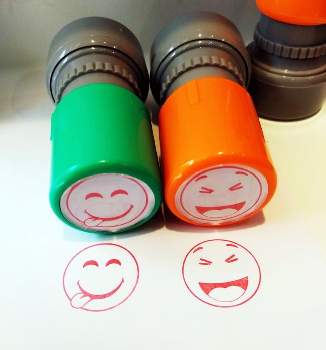 Magic spoof funny expression smiling face custom round seal gift creative gift gift