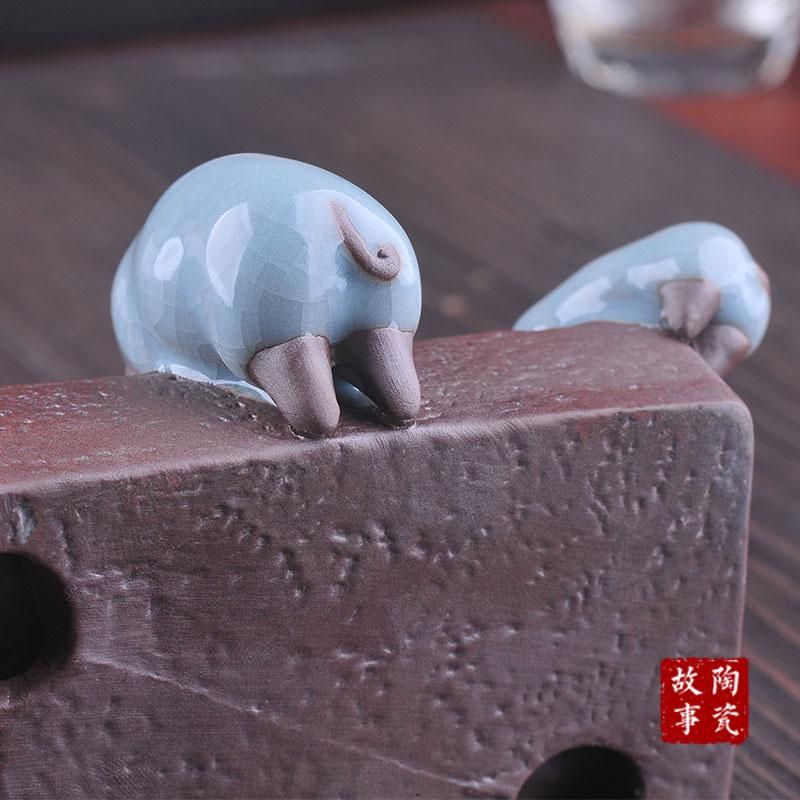 Ceramic creative story boutique tea pet furnishing articles elder brother up playing express piggy drinking tea tea tea accessories tea art